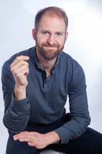 specialista na zpětný výkup, leasing, nájem a odkup zpět, družstevní, nájemní bydlení z nebankovní, soukromé společnosti Dům Dluhů Tomáš Maček