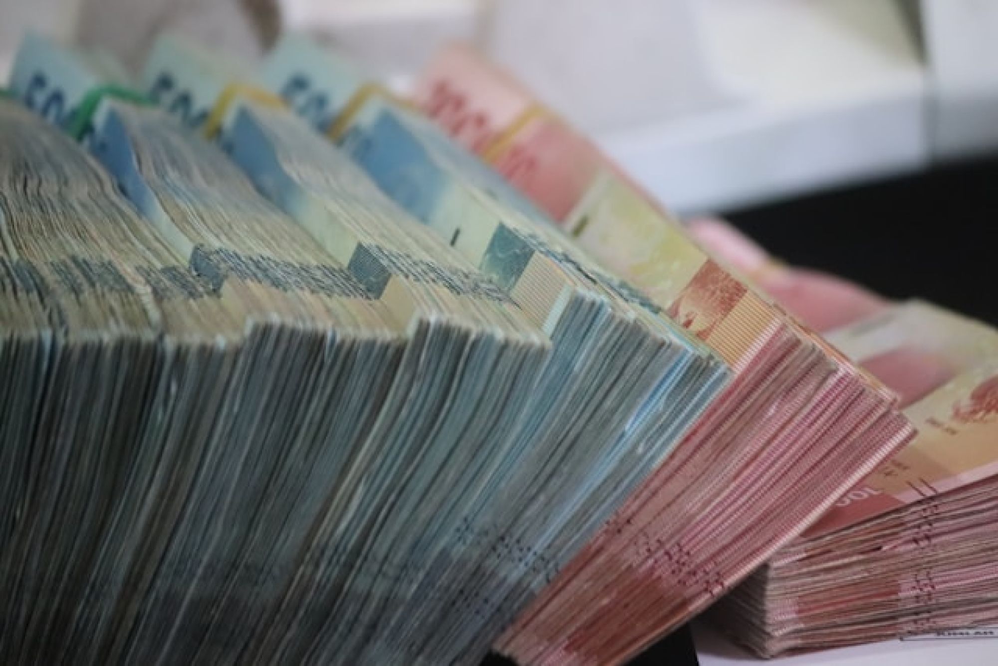 Nebankovní financování: podnikatelské i spotřebitelské úvěry a hypotéky pro firmy i domácností