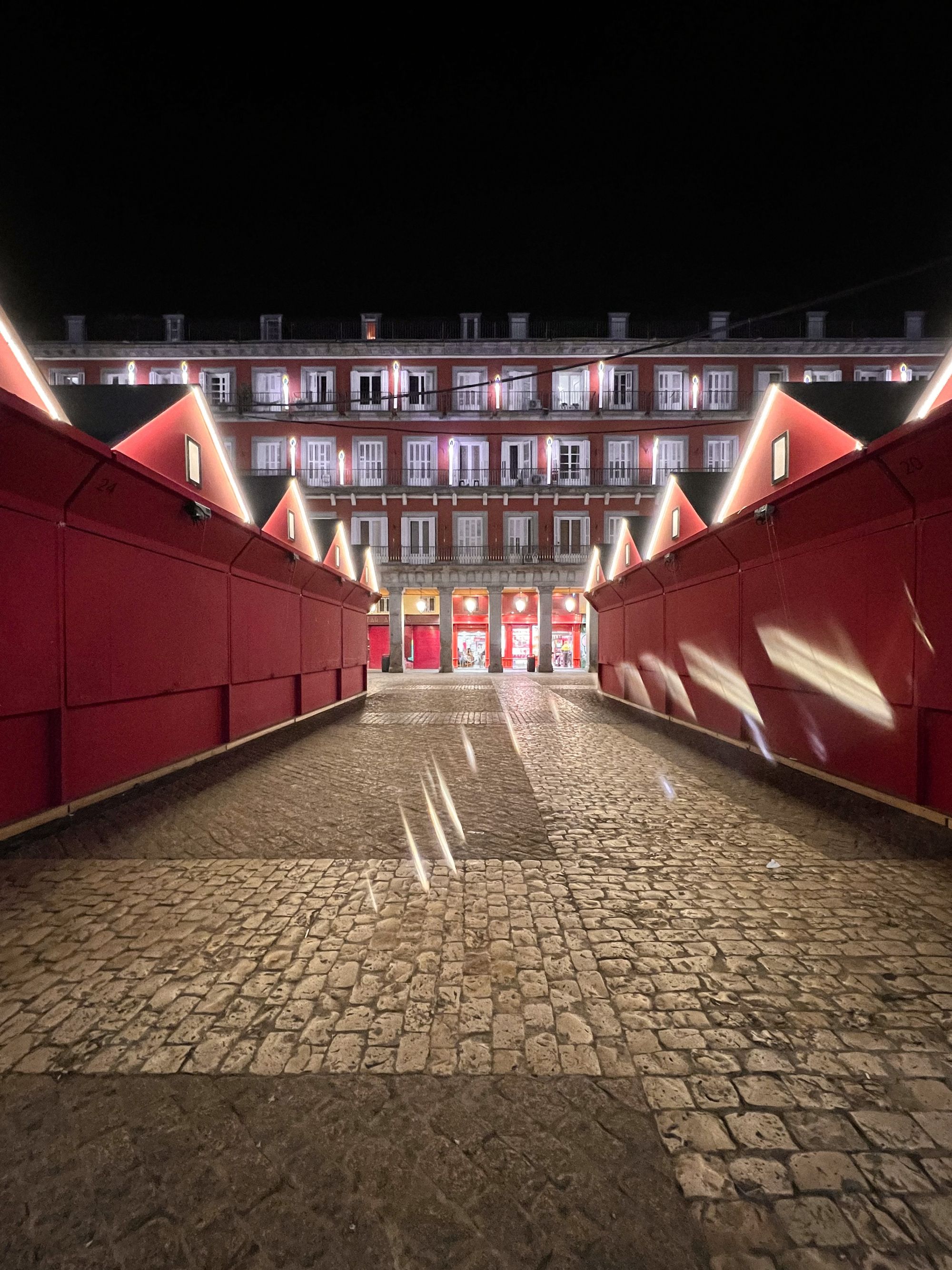 Peněžní dům, půjčovna, zastavárna, obchod s dluhy, hypoteční poradna, finanční prodejna, výkupní centrum, družstevní záložna, kampelička, úvěrové, bytové družstvo